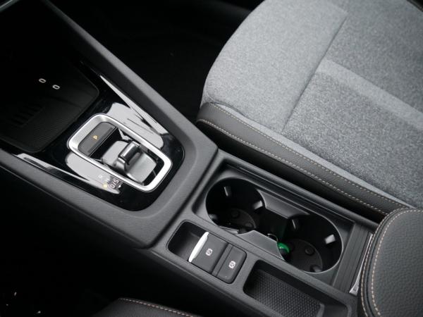 Skoda Octavia Combi 2.0 TDI Balance NAVI KEYLESS ACC AHK LED *866*