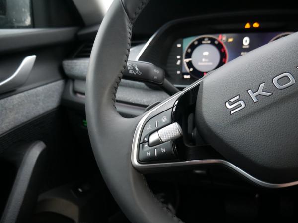 Skoda Octavia Combi 2.0 TDI Balance NAVI KEYLESS ACC AHK LED *866*