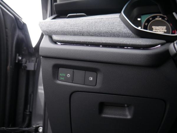 Skoda Octavia Combi 2.0 TDI Balance NAVI KEYLESS ACC AHK LED *866*