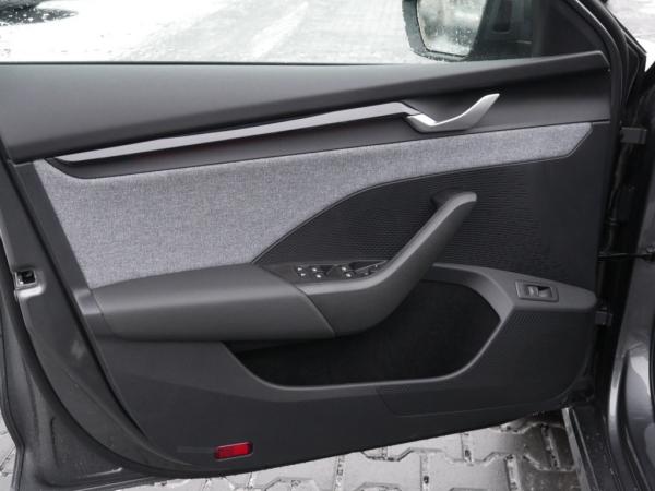 Skoda Octavia Combi 2.0 TDI Balance NAVI KEYLESS ACC AHK LED *866*