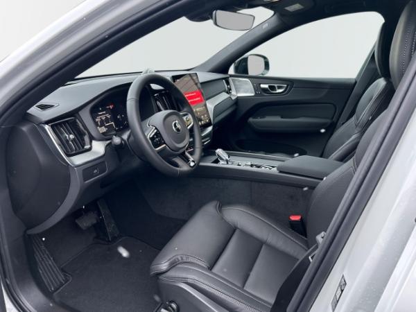 Volvo XC60 B5 Benzin AWD Ultra Black Edition *keine 0,5%*