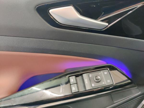 Volkswagen ID.4 Pro 4MOT 77kWh/LED/ACC/Navi/Style-Interieur