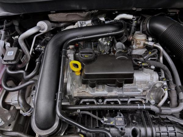 Volkswagen T-Cross 1.0 TSI - GOAL - NAVI PDC LED SITZHZG