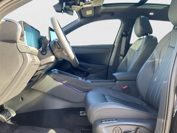 Volkswagen T-Roc R-Line 1.5 eTSI DSG AHK Navi Pano 360°