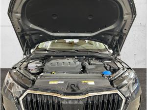 Skoda Octavia Combi Selection 2.0 TDI NAVI AHK HUD LED 360° JAHRESWAGEN