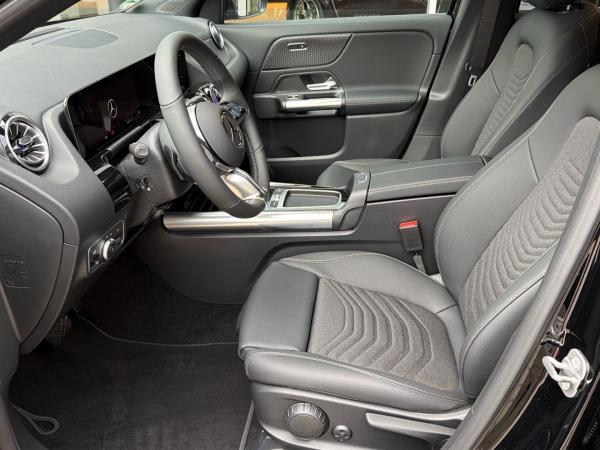 Mercedes-Benz GLA 180 d Progressive Distronic Panorama 360°-K.