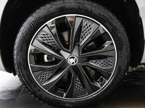 Skoda Karoq Sportline 1.5 TSI DSG AHK Navi Pano Kamera