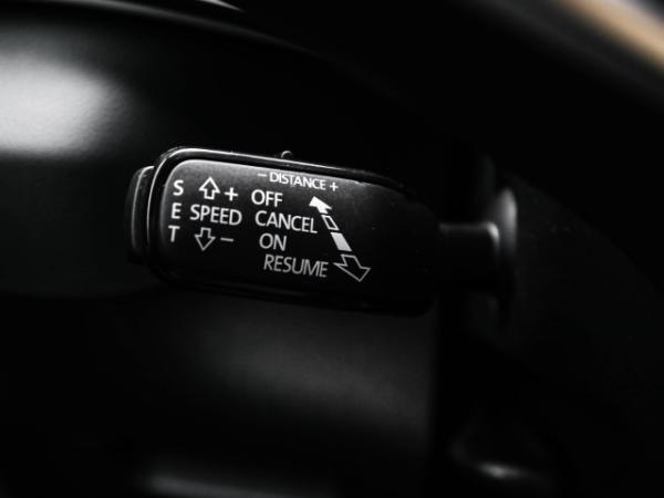 Skoda Karoq Sportline 1.5 TSI DSG AHK Navi Pano Kamera