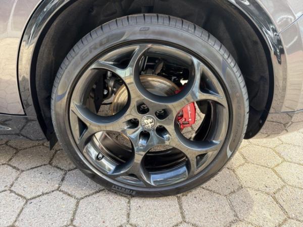 Alfa Romeo Stelvio Veloce Q4 2.0 Turbo - AHK - 21 Zoll- Panoramadach