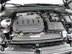 Volkswagen Golf Life 2.0 TDI DSG / LED, ACC, Navi, PDC, SHT