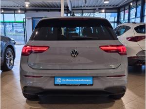 Volkswagen Golf VIII 1.5 eTSI Life DSG Ganzjahresreifen Navi