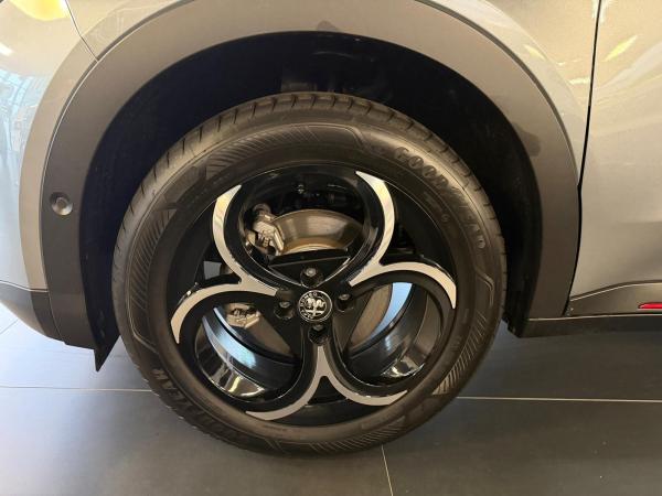 Alfa Romeo Junior Speciale 1.2 VGT 48V-Hybrid DCT in 6 Varianten  Verfügbar Abholung Mannheim