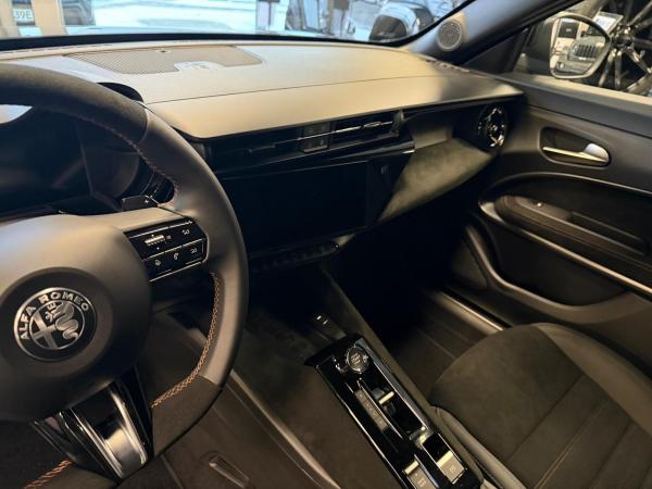 Alfa Romeo Junior Intensa 1.2 VGT 48V-Hybrid DCT Abholung Mannheim