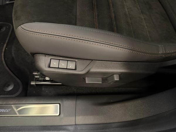 Alfa Romeo Junior Intensa 1.2 VGT 48V-Hybrid DCT Abholung Mannheim