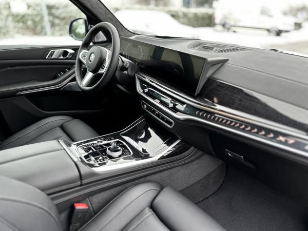 BMW X7 xDrive40d M Sport Pro B&W Surround AHK RFK