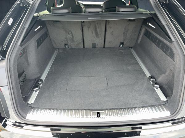 Audi Q8 SUV S line business TFSI e qu. tiptr. PANO 23