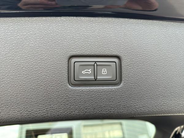 Audi Q8 SUV S line business TFSI e qu. tiptr. PANO 23