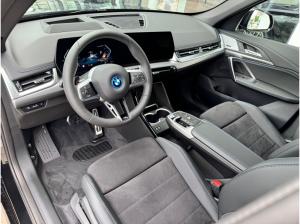 BMW iX1 eDrive20 M-Sportpaket-Pro 19-Zoll/HK/AHK/HUD