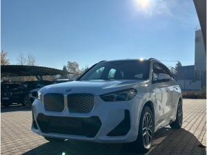 BMW iX1 xDrive30 M-Sportpaket AdaptLED/KomfZug/RFK