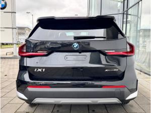 BMW iX1 xDrive30 18-Zoll/AHK/SportSitz/LKH/AdaptLED
