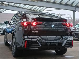 BMW iX2 eDrive20 M-Sportpaket-Pro AHK/Massage/Memory