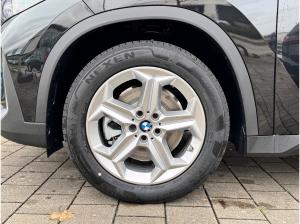 BMW iX1 xDrive30 18-Zoll/AHK/SportSitz/LKH/AdaptLED