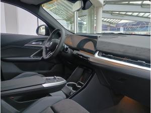 BMW iX2 eDrive20 M-Sportpaket-Pro AHK/Massage/Memory