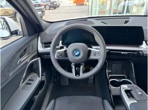 BMW iX2 eDrive20 M-Sportpaket-Pro 19-Zoll/HK/AHK/HUD
