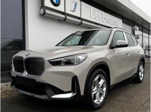 BMW iX1 eDrive20 Panorama/AHK/18-Zoll/PremiumPaket
