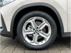 BMW iX1 eDrive20 Panorama/AHK/18-Zoll/PremiumPaket