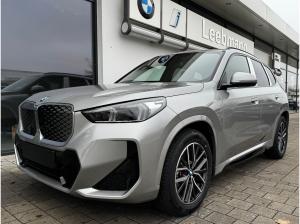 BMW iX1 eDrive20 M-Sportpaket AHK//LKH/Premium/Massag