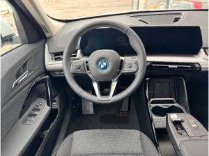 BMW iX1 xDrive30 18-Zoll/AHK/LKH/DrivingAssistant