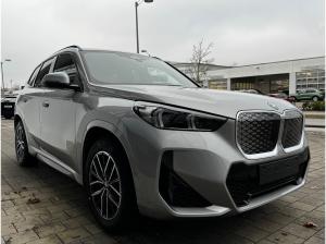 BMW iX1 eDrive20 M-Sportpaket AHK//LKH/Premium/Massag