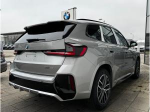 BMW iX1 eDrive20 M-Sportpaket AHK//LKH/Premium/Massag