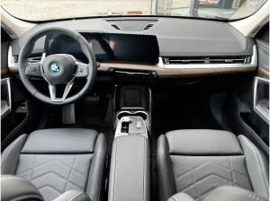 BMW iX1 eDrive20 xLine 19-Zoll/AHK/AktivSitz/LKH/RFK