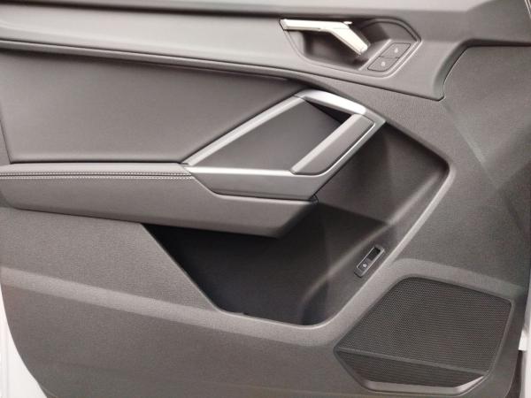 Audi Q3 40 TDI quattro S tronic S line Matrix-LED Navi PDC DAB VC