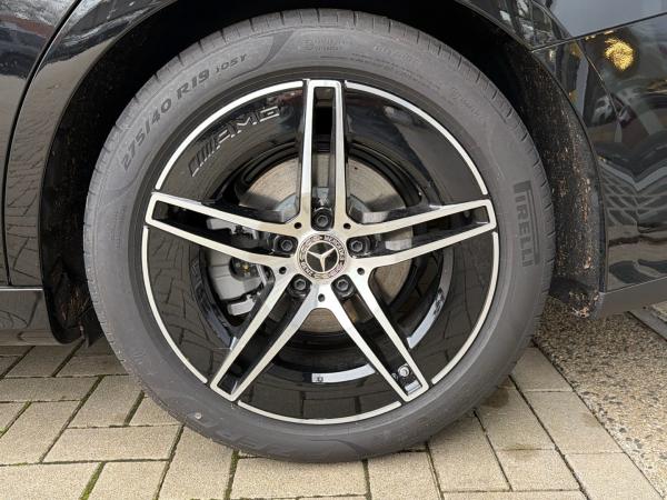 Mercedes-Benz E 220 d T AMG Digital-Light Distronic Burmester