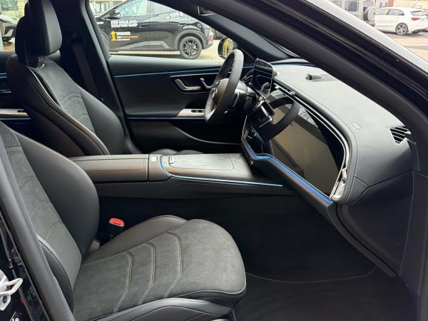 Mercedes-Benz E 220 d T AMG Digital-Light Distronic Burmester
