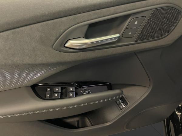 Audi Q3 e-hybrid S tronic LED LM 19" Navi PDC+RFK