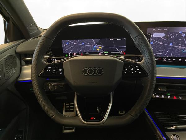 Audi Q3 e-hybrid S tronic LED LM 19" Navi PDC+RFK