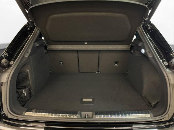 Audi Q3 e-hybrid S tronic LED LM 19" Navi PDC+RFK
