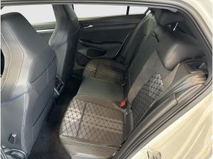 Volkswagen Golf 1.5 R-LINE DSG BLACKSTYLE PANO MATRIXLED LM18