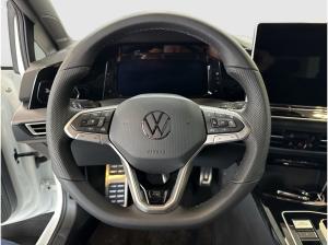 Volkswagen Golf 1.5 R-LINE DSG BLACKSTYLE PANO MATRIXLED LM18