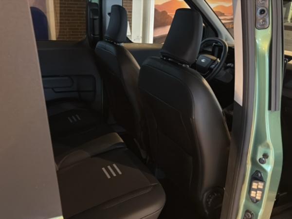 Ford Tourneo Courier ACTIVE BEV NAVI / AHK / PDC / KAMERA / ACC