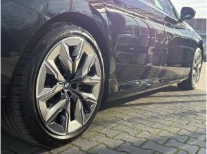 BMW i7 xDrive60 M Sport //AHK ExecutiveLoungeSeating TheaterScreen