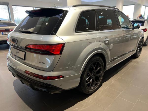Audi Q7 TDI quattro ⇒ AHK   ⇒ S-Line-Business ⇒ Allradlenkung