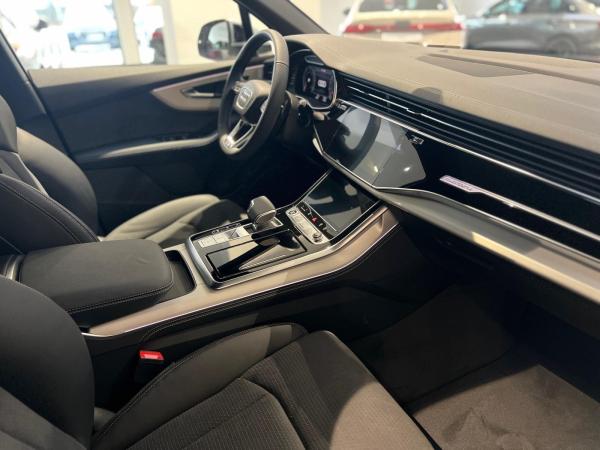Audi Q7 TDI quattro ⇒ AHK   ⇒ S-Line-Business ⇒ Allradlenkung