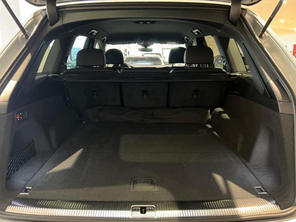 Audi Q7 TDI quattro ⇒ AHK   ⇒ S-Line-Business ⇒ Allradlenkung