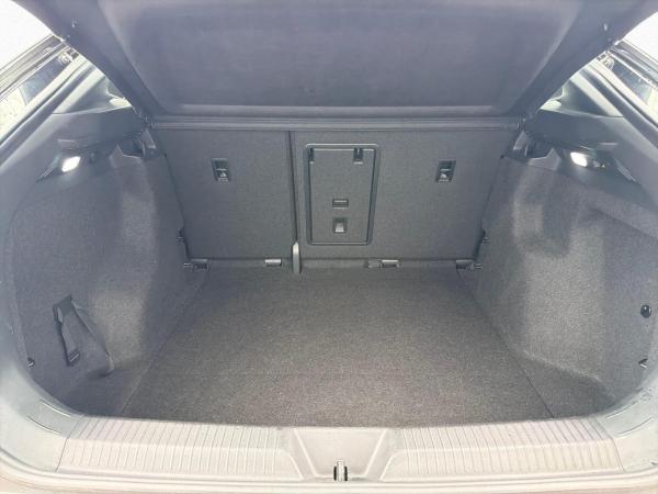 Volkswagen ID.5 Pro 128 77 kWh AHK NAVI ACC SHZ LED SOH 94%