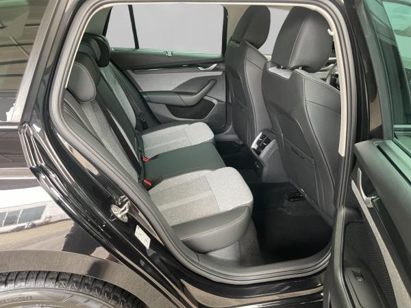 Skoda Octavia Combi 2.0TDI Selection STHG AHK MATRIX